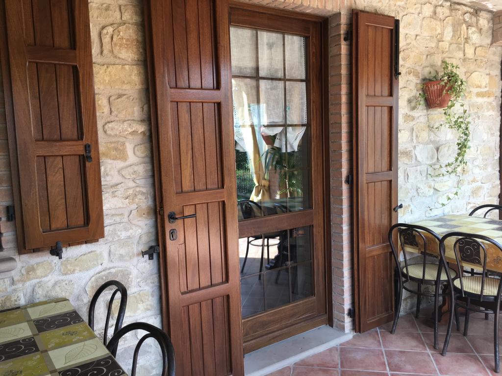 Appartamenti E Camere Il Poggio Di D'Angeli Lidia Auditore Exterior foto