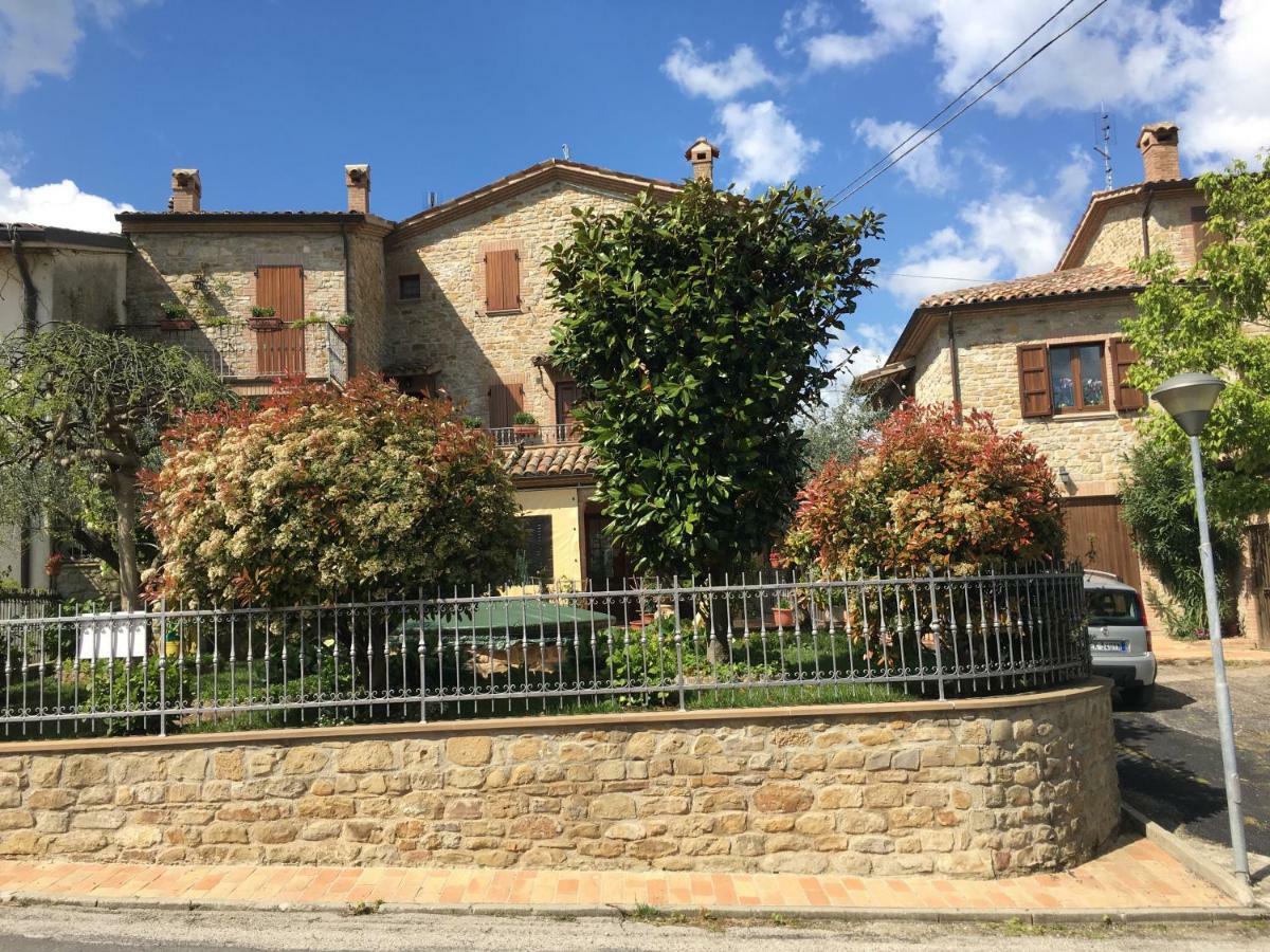Appartamenti E Camere Il Poggio Di D'Angeli Lidia Auditore Exterior foto